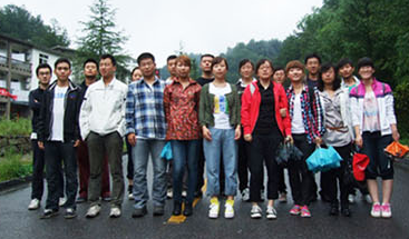 青峰網(wǎng)絡(luò)2011年全體員工洛陽老君山、追夢谷兩日游報(bào)道